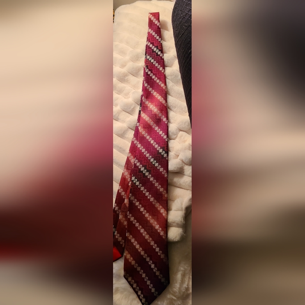 Vintage 1960-70 Elegant Burgundy Patterned Striped Tie
